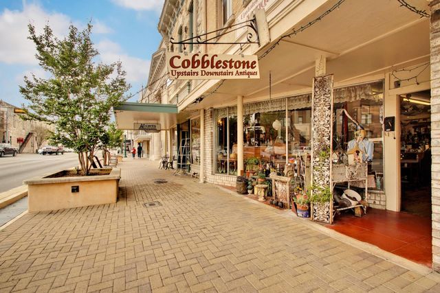 104 Lariat DR, Georgetown, TX 78633