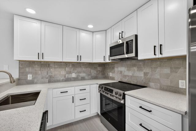 183 Charter Way, West Palm Beach, FL 33407
