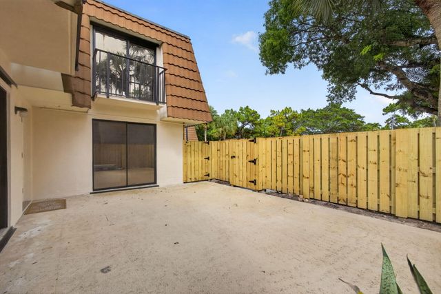 183 Charter Way, West Palm Beach, FL 33407