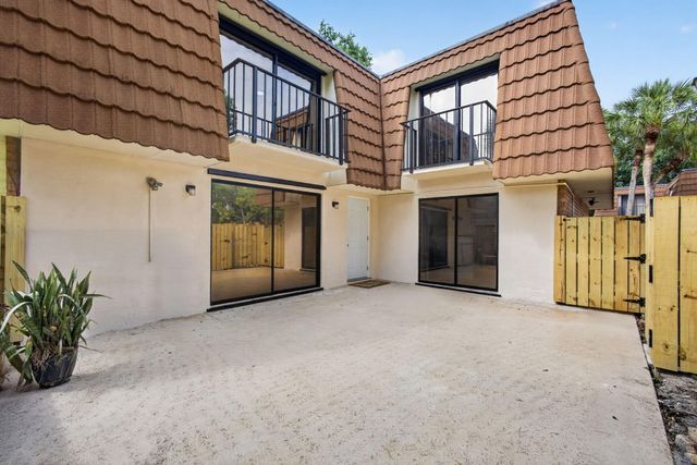 183 Charter Way, West Palm Beach, FL 33407