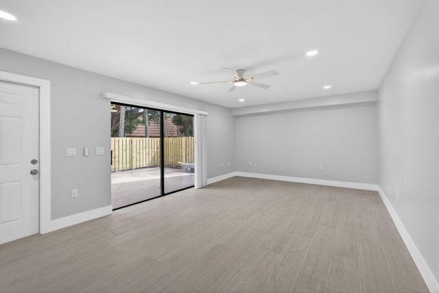 183 Charter Way, West Palm Beach, FL 33407