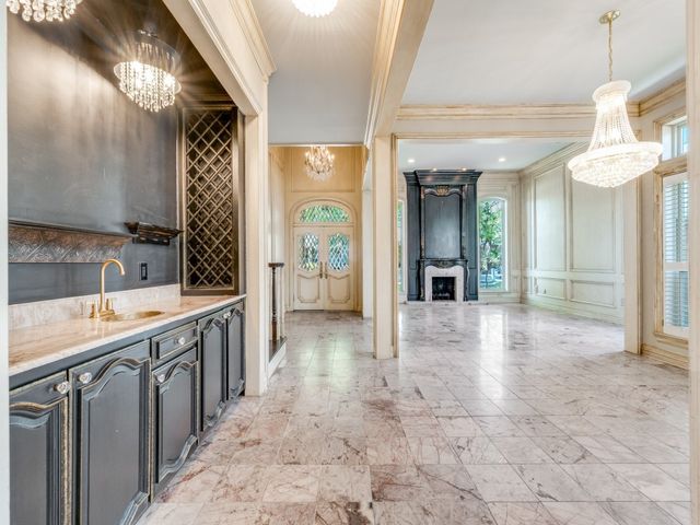 16006 Chalfont Circle, Dallas, TX 75248