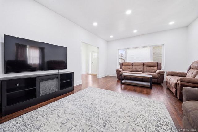 810 Wallace Avenue, Baldwin, NY 11510