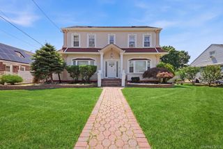 810 Wallace Avenue, Baldwin, NY 11510