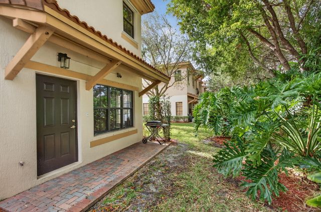 4751 Grand Cypress Circle N, Coconut Creek, FL 33073