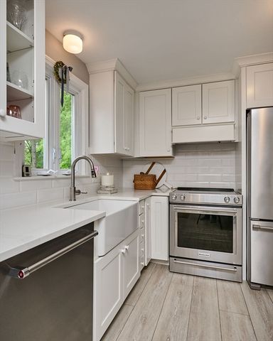 19 Beyer Dr, Easthampton, MA 01027