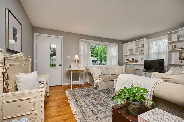 19 Beyer Dr, Easthampton, MA 01027