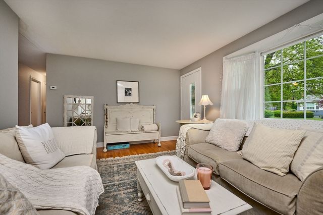 19 Beyer Dr, Easthampton, MA 01027