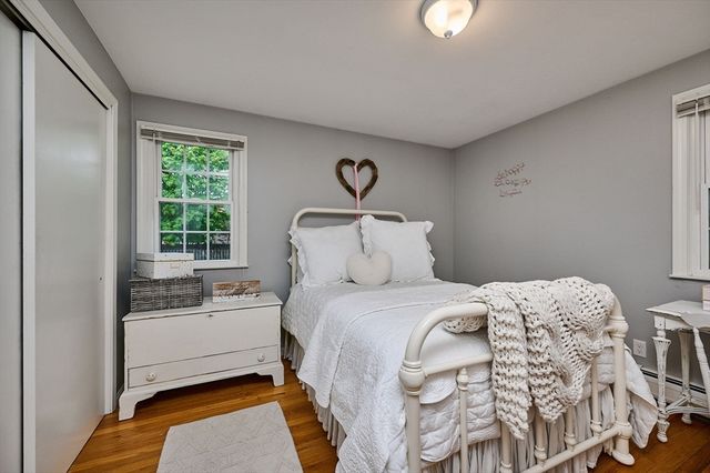 19 Beyer Dr, Easthampton, MA 01027