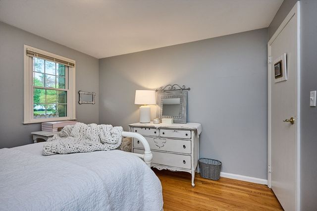 19 Beyer Dr, Easthampton, MA 01027