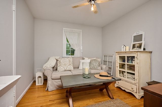 19 Beyer Dr, Easthampton, MA 01027