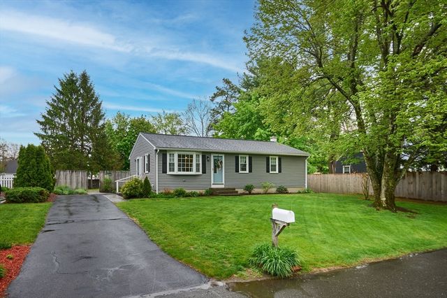 19 Beyer Dr, Easthampton, MA 01027