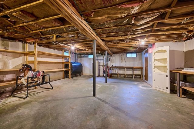 19 Beyer Dr, Easthampton, MA 01027