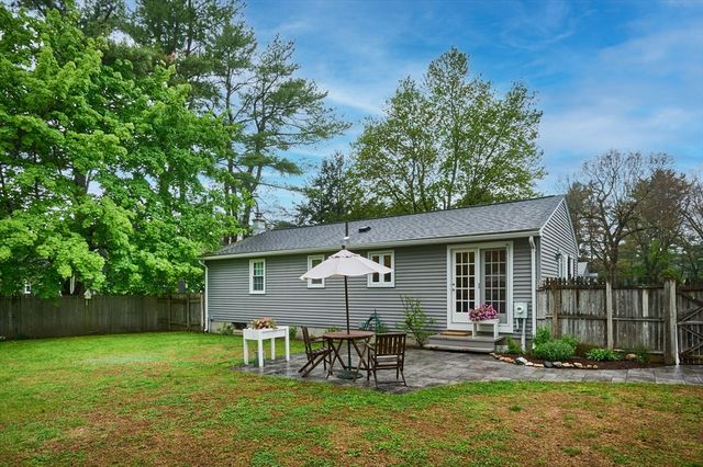 19 Beyer Dr, Easthampton, MA 01027