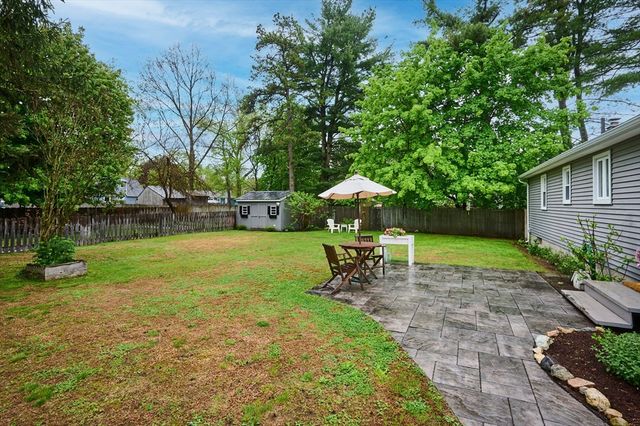19 Beyer Dr, Easthampton, MA 01027