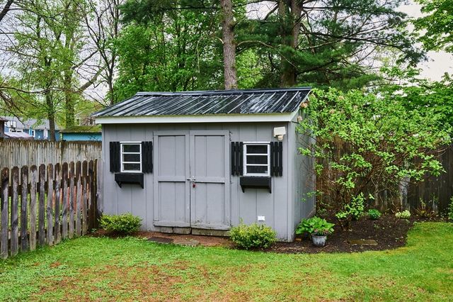 19 Beyer Dr, Easthampton, MA 01027