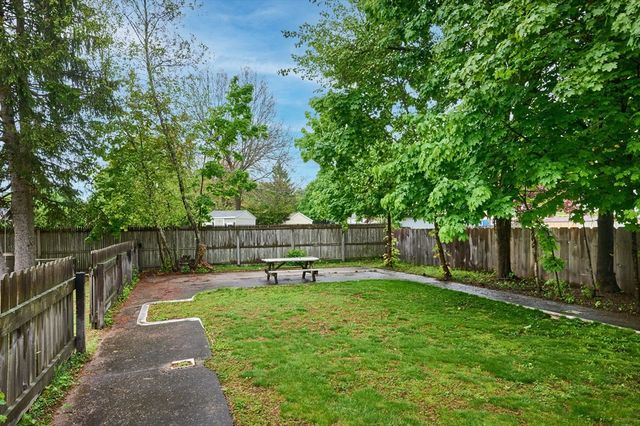 19 Beyer Dr, Easthampton, MA 01027