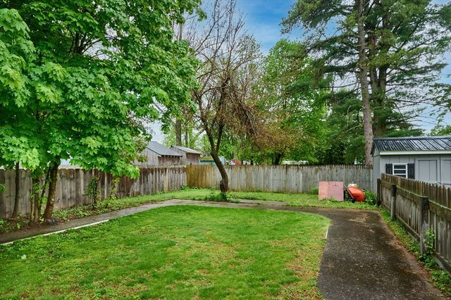 19 Beyer Dr, Easthampton, MA 01027