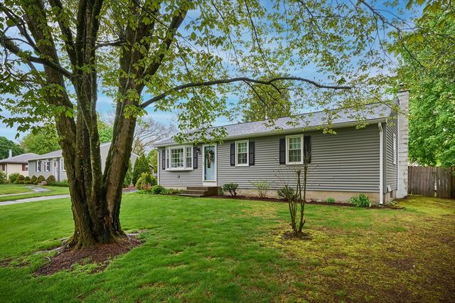 19 Beyer Dr, Easthampton, MA 01027