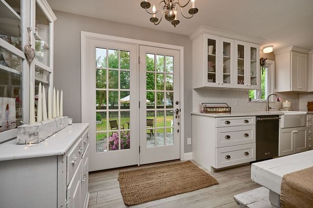 19 Beyer Dr, Easthampton, MA 01027