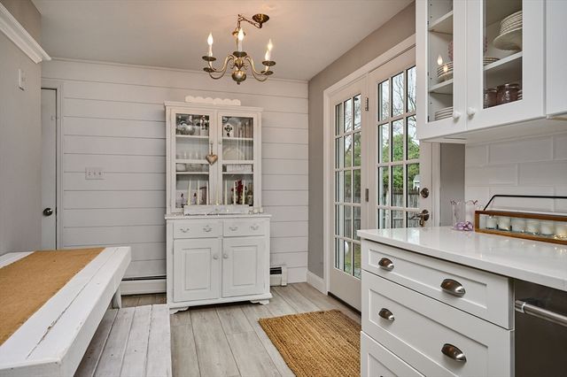 19 Beyer Dr, Easthampton, MA 01027