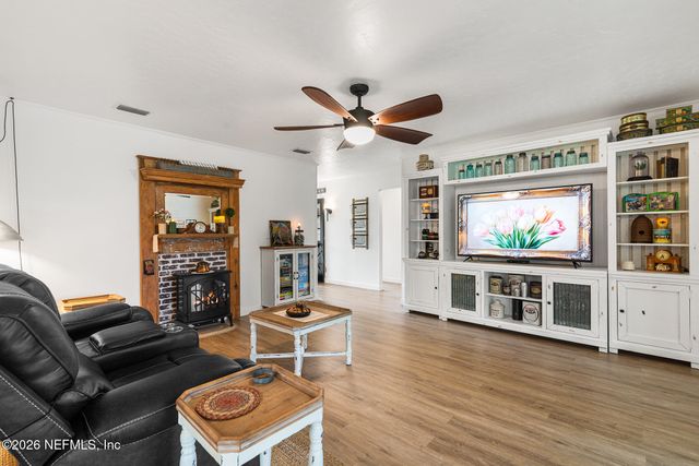 8208 WORM WOOD Road, Jacksonville, FL 32210