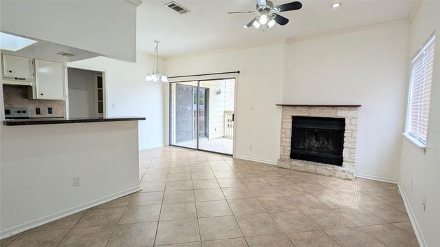 1013 Chestnut ST C2, San Marcos, TX 78666