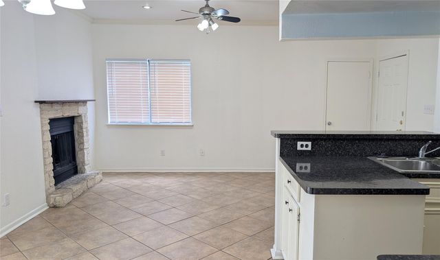 1013 Chestnut ST C2, San Marcos, TX 78666
