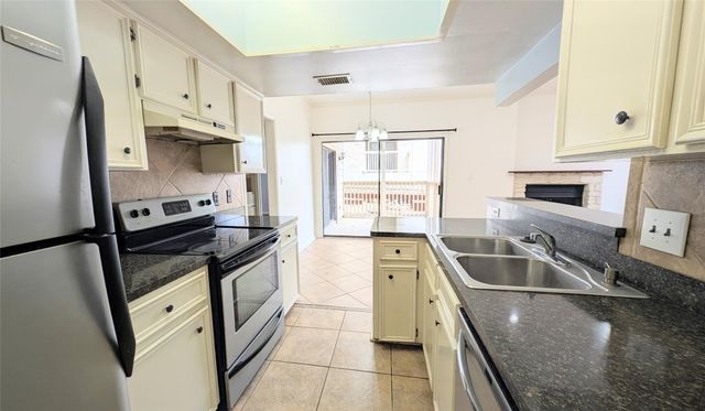1013 Chestnut ST C2, San Marcos, TX 78666