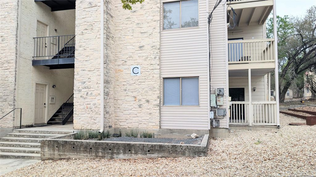 1013 Chestnut ST C2, San Marcos, TX 78666