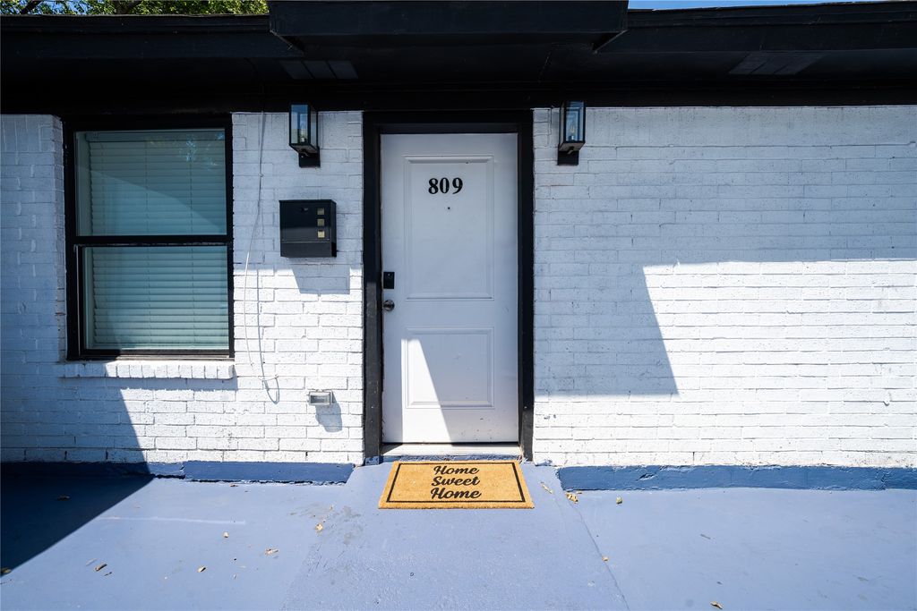 809 Broadus Avenue, Fort Worth, TX 76115 — exterior