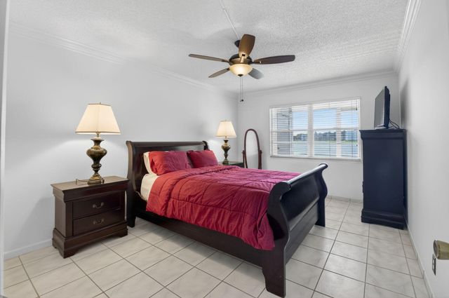 1056 Guildford D 1056, Boca Raton, FL 33434