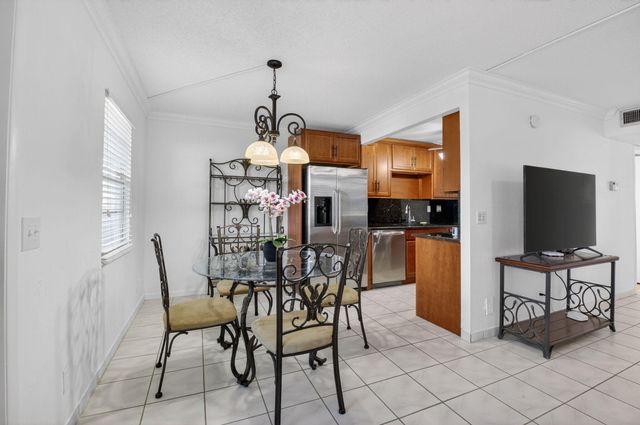 1056 Guildford D 1056, Boca Raton, FL 33434