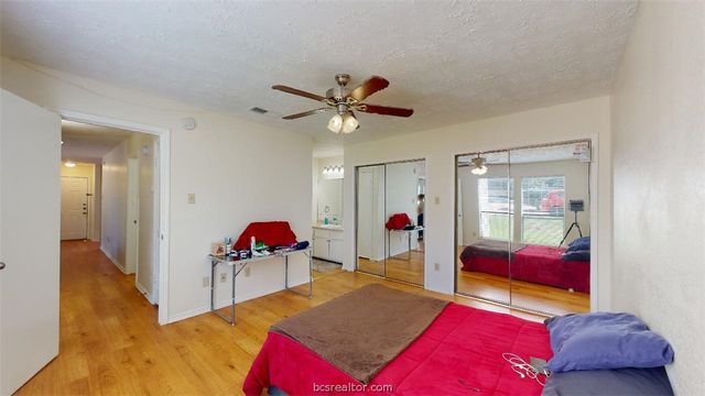 1005 Spring Loop C, College Station, TX 77840