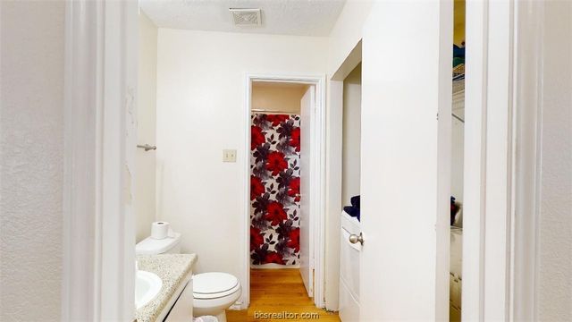 1005 Spring Loop C, College Station, TX 77840