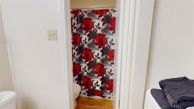 1005 Spring Loop C, College Station, TX 77840