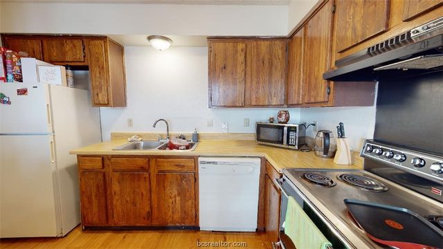 1005 Spring Loop C, College Station, TX 77840