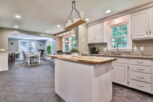 24 Beaver Brook Circle, Amherst, NH 03031