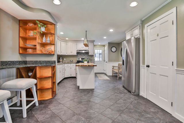 24 Beaver Brook Circle, Amherst, NH 03031