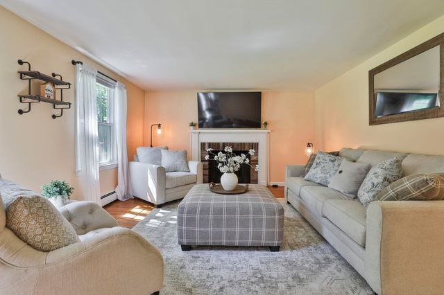 24 Beaver Brook Circle, Amherst, NH 03031
