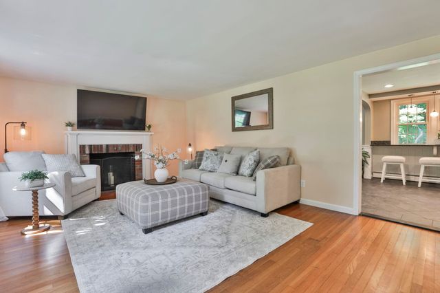 24 Beaver Brook Circle, Amherst, NH 03031