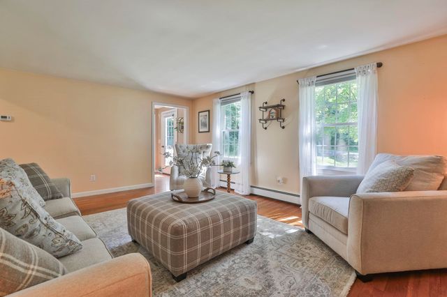 24 Beaver Brook Circle, Amherst, NH 03031
