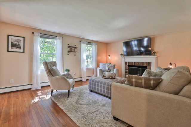 24 Beaver Brook Circle, Amherst, NH 03031