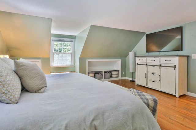 24 Beaver Brook Circle, Amherst, NH 03031