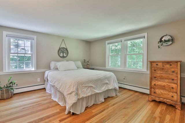 24 Beaver Brook Circle, Amherst, NH 03031
