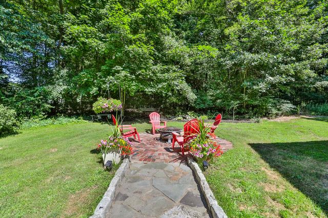 24 Beaver Brook Circle, Amherst, NH 03031