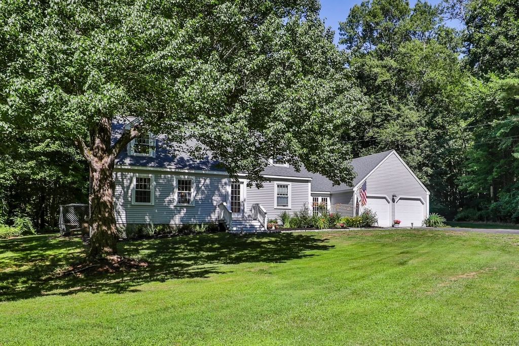 24 Beaver Brook Circle, Amherst, NH 03031