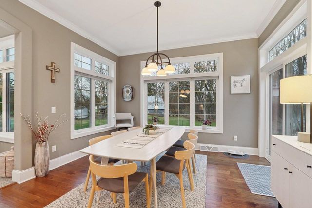 W351N6051 Bauers LANE, Oconomowoc, WI 53066