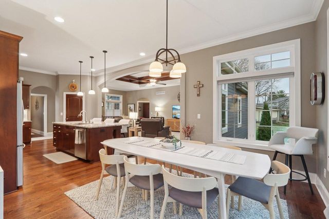 W351N6051 Bauers LANE, Oconomowoc, WI 53066