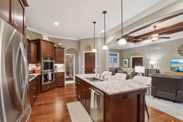 W351N6051 Bauers LANE, Oconomowoc, WI 53066